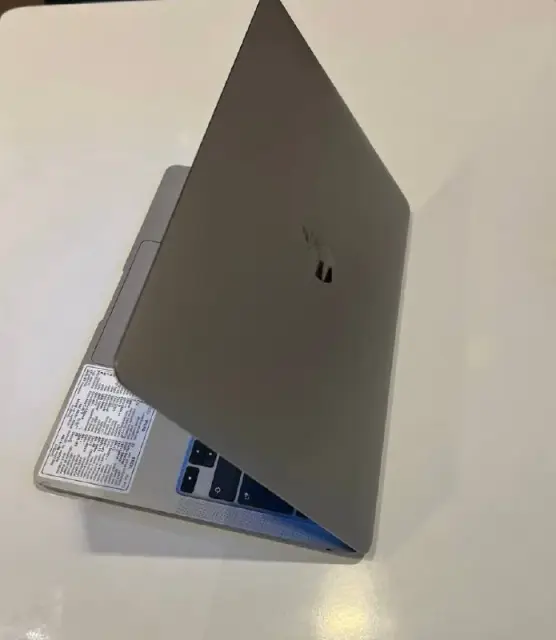 MacBook Air M1 2020, 8 GB / 256 GB SSD. — Батуми — 1 100 ₾