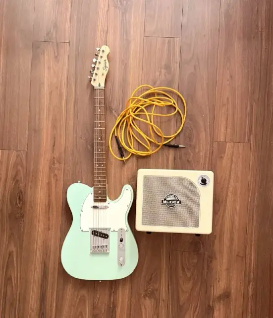 1. Squier Telecaster + кабель Fender + Mooer Hornet 15W — Tbilisi — 200 ₾