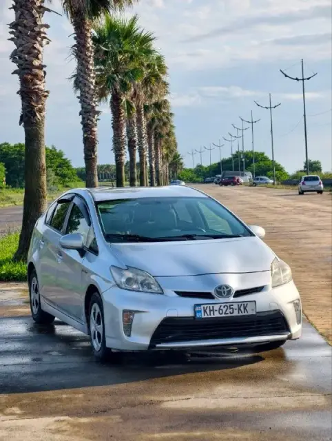 Toyota Prius 2012 года — Батуми — 7 600 $