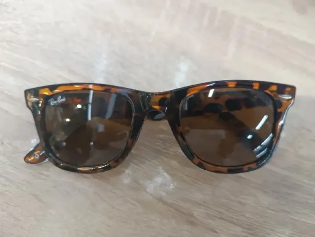 Ray-Ban в стильной черепаховой оправе с тёмными линзами. Качественно выполненная копия (реплика) поп — Батуми — 95 ₾