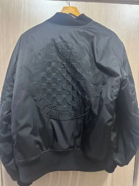 Burberry bomber, Louis Vuitton sweater, Burberry shirt, LV messenger bag — Батуми