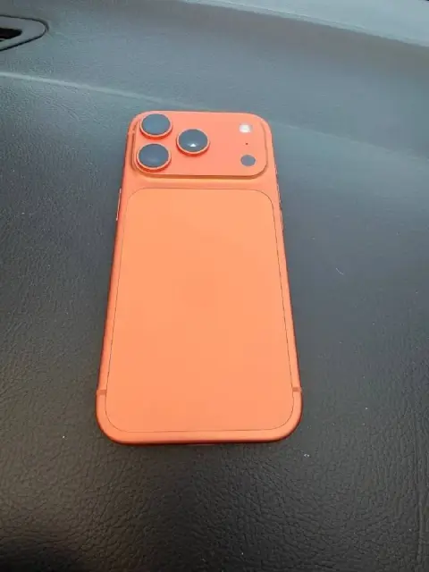 iPhone 17 pro, телефон в отличном состоянии, все функции работают, любые проверки на месте. Не ремон — Батуми — 3 250 ₾
