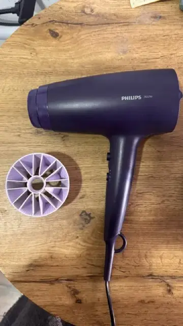 1. Мощный фен Philips 2100 W — Батуми — 50 ₾