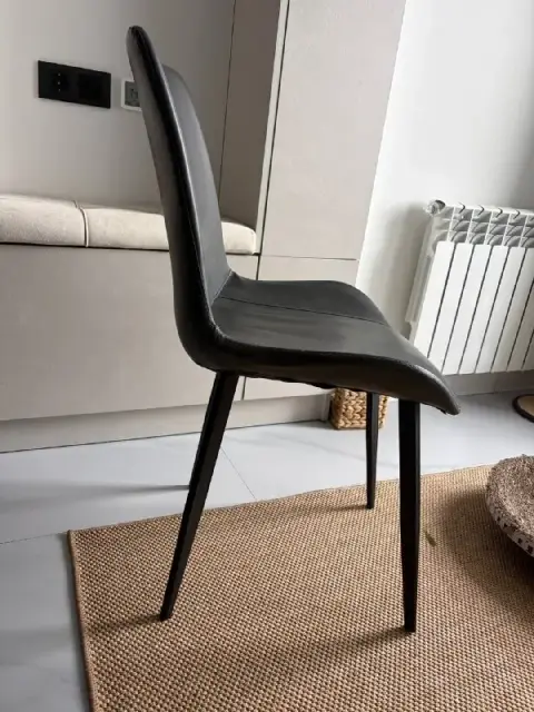 Два стула из экокожи — Батуми — 70 ₾
