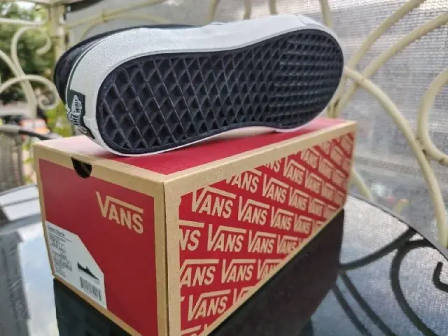 Vans Slip-On оригинал, новые, размер 43 — Батуми — 100 ₾