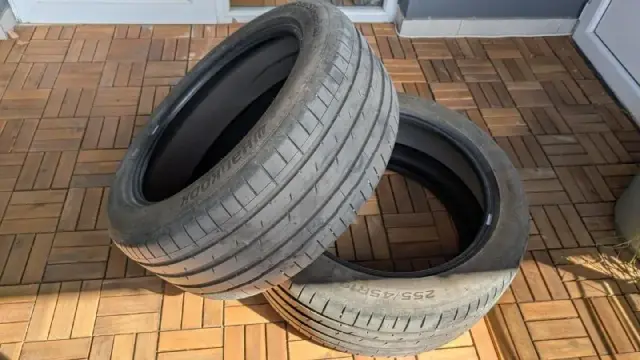Hankook Ventus S1 evo3 — 255/45 R19 104W. 2 шины, пробег 4000 км. — Тбилиси — 300 ₾