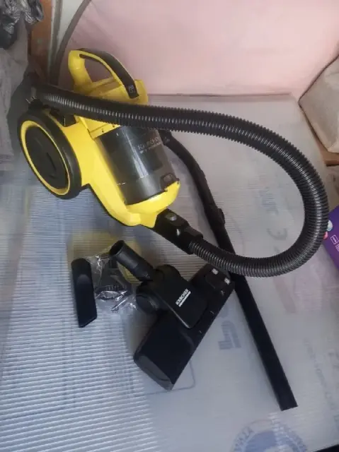 Karcher VC 3, в рабочем состоянии, коробка, документы, все насадки. Есть нюанс — сломана защелка кре — Tbilisi — 200 ₾