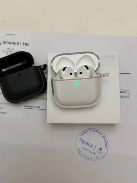 AirPods 4 ANC с шумоподавлением. На гарантии. Были куплены 2 месяца назад в iSpace за 559 лари. Комп — Батуми — 400 ₾
