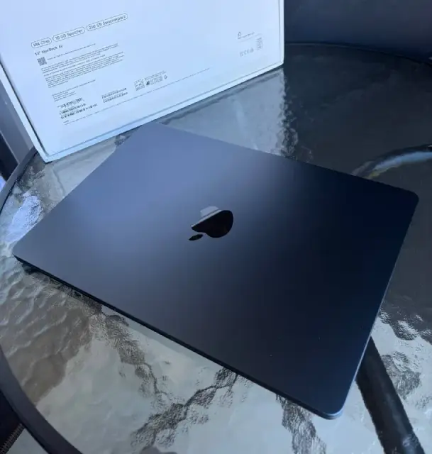 MacBook Air M4 — Батуми