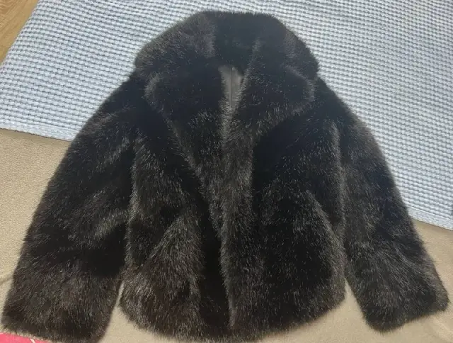 2 шубы из эко-меха, размер S, Zara — Батуми — 50 ₾
