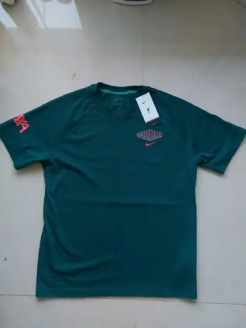 Nike Liverpool FC Travel Tee.Размер: L — Батуми — 130 ₾