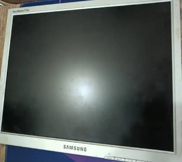 Samsung SyncMaster 713N — 20 лари, нету подножки — Батуми — 20 ₾