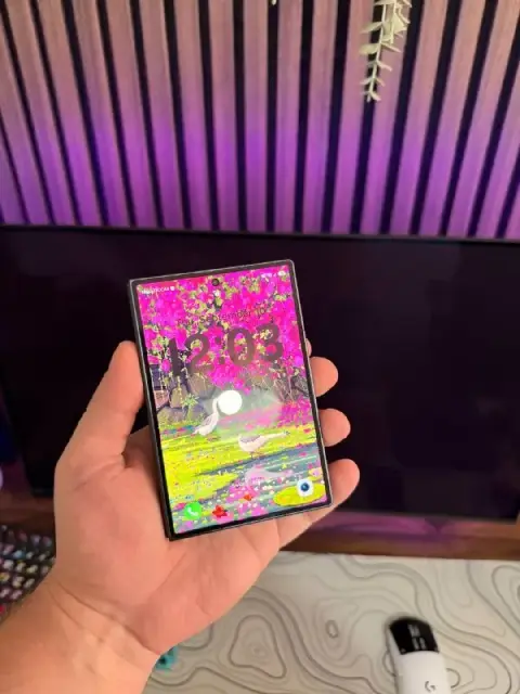 Samsung Galaxy Z Fold 8. Покупал месяц назад. На гарантии. Полный комплект + арамид кейс от spigen з — Тбилиси — 4 300 ₾