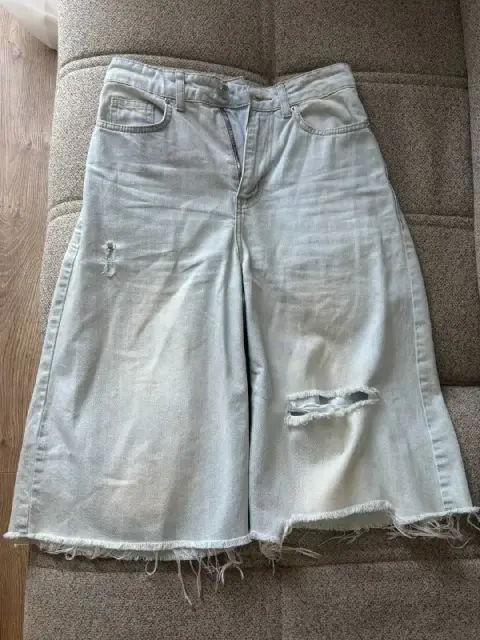 Шорты ZARINA 42 и топ Stradivarius XS — Батуми — 30 ₾