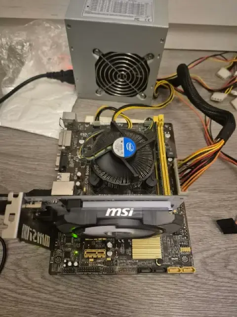 2 единицы. Планки материнок в комплекте. Мат.плата Asus H81M-K, процессор Intel Pentium G3220, опера — Тбилиси — 80 ₾