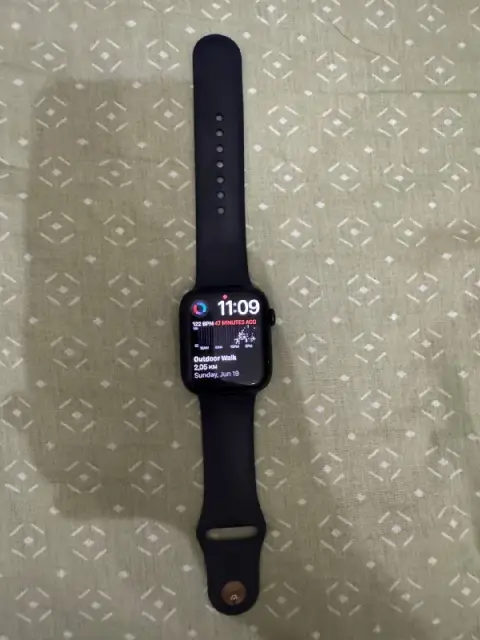 Apple Watch 8 45MM нормальное состояние есть царапки на экране сильно не мешает. работает отлично 60 — Тбилиси — 600 ₾