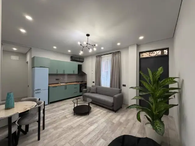 3-комнатная квартира в самом центре Батуми! — Батуми — 700 $