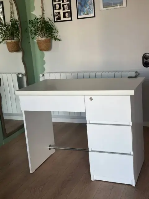 Стол с 4 ящиками 55/100 высота 77 — Тбилиси — 120 ₾