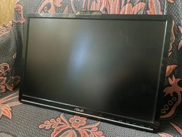 ASUS VK191D. Состояние хорошее, есть царапины и следы использования. Нет ножки. Vga подключение. Чер — Батуми — 40 ₾