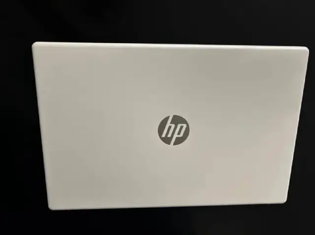 HP 15-fc0xxx, белого цвета. Куплен около года назад, ещё на гарантии. — Batumi — 1,300 ₾