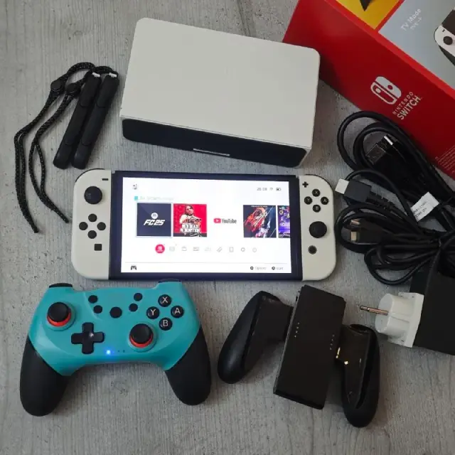 Продам Nintendo Switch OLED и картридж RDR. Состояние хорошее, но у левого джойкона есть дефект стика. В комплекте отдам дополнительный геймпад и аккаунт с играми (переоформим на вашу почту). — Batumi — 600 ₾