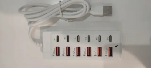 USB-хаб/зарядная станция (новая 12 портовая) с 6 портами USB-A (с пометкой *FAST CHARGER) и 6 портам — Batumi — 20 ₾