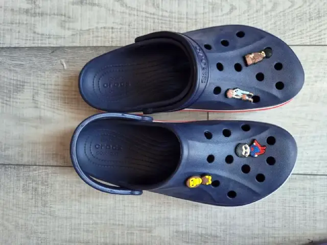 Crocs с джибитсами мужские шлепки 44 размер — Батуми — 30 ₾