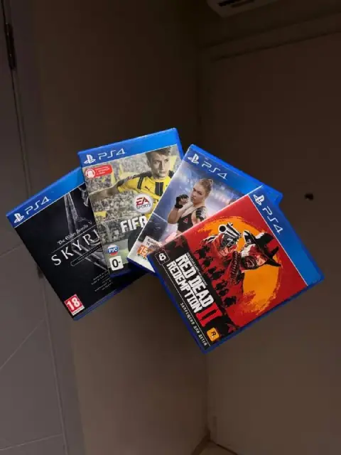 PlayStation 4 — в отличном состоянии — Batumi