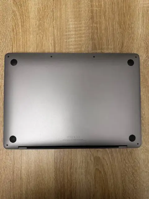 MacBook Pro m2 8/256, 94% батарея, не работает touchbar, в остальном отличный ноутбук 1600 лари — Batumi — 1,600 ₾