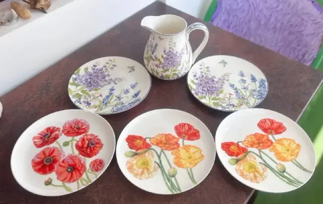 3 тарелки с маками, 2 тарелки с лавандой, миска с лавандой и кувшин для лимонада или цветов. — Ереван — 5 000 ֏