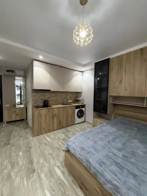 #сдам просторную студию по улице Лорткипанидзе, 6 — Batumi — 450 $