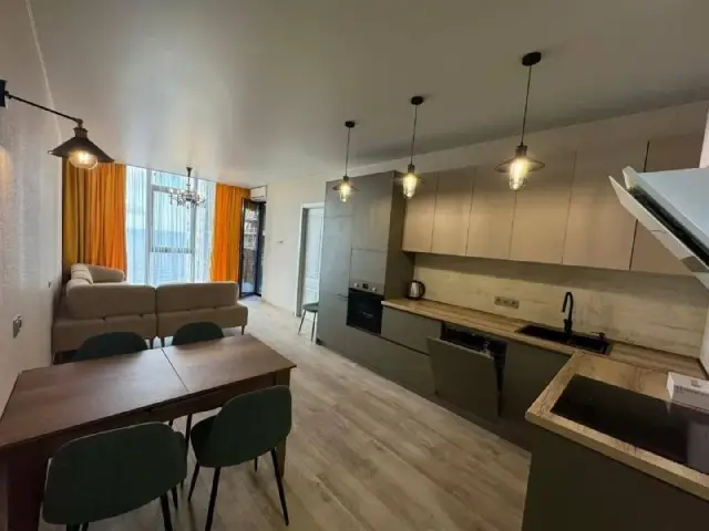 1+1 по улице — Батуми — 750 $