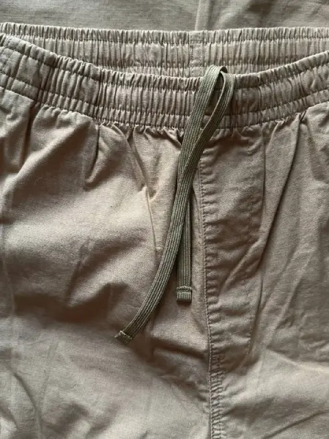 Muji. Светло-коричневый/бежевый цвет. Плотный хлопок рипстоп плетения. Удобные карманы + есть утяжки — Тбилиси — 50 ₾