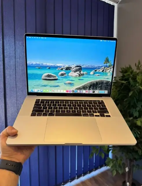 Macbook Pro 2019 16.2 дюймов. В нормальном состояние, c двумя видео картами, года в хорошем состояни — Тбилиси — 1 200 ₾