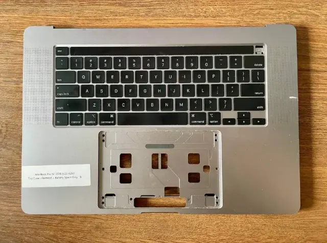Top Case от MacBook Pro 16″ 2019 A2141. Внешне состояние хорошее, корпус ровный, без вмятин и серьёз — Батуми — 50 ₾