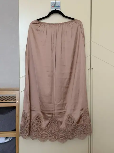 H&M, линейки Trend, длинны макси, с кружевом, карамельного цвета и резинкой на талии. Размер S (но н — Тбилиси — 80 ₾