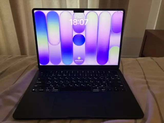 MacBook Air 13 дюймов с чипом Apple M4, 16 ГБ ОЗУ и SSD на 512 ГБ 2025 года. Состояние как новое, зд — Тбилиси — 2 800 ₾