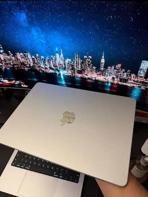 MacBook Air M2 (16/256GB) — Батуми — 2 250 ₾
