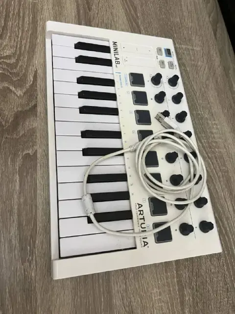 1) миди клавиатура Arturia mini lab mk2 150 лари — Тбилиси — 2 150 ₾