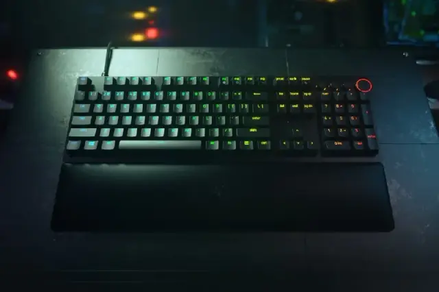 Razer Huntsman V2 (механика, RGB) — Батуми — 130 ₾
