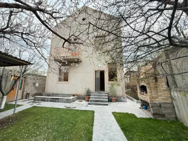 4 սենյականոց առանձնատուն` Նոյեմբերի 1-ից — Ереван