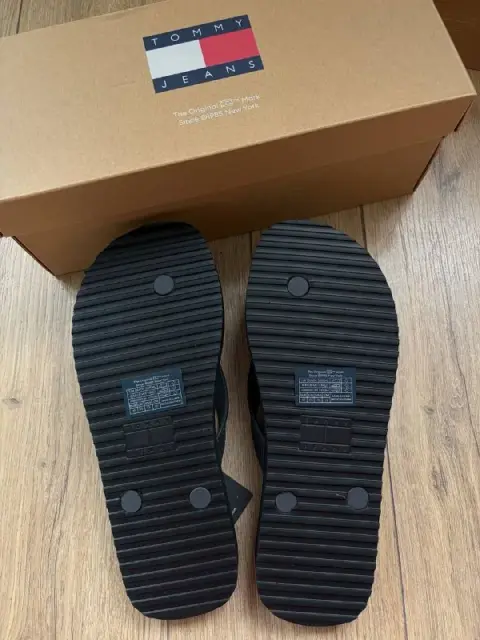 Tommy Jeans чёрные вьетнамки (оригинал) — Батуми — 65 ₾