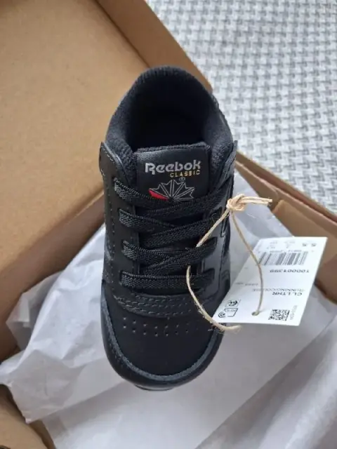 Продам новые детские кроссовки Reebok Classic Leather в Батуми! Заказывали в США в магазине 6pm, но п — Батуми — 45 ₾