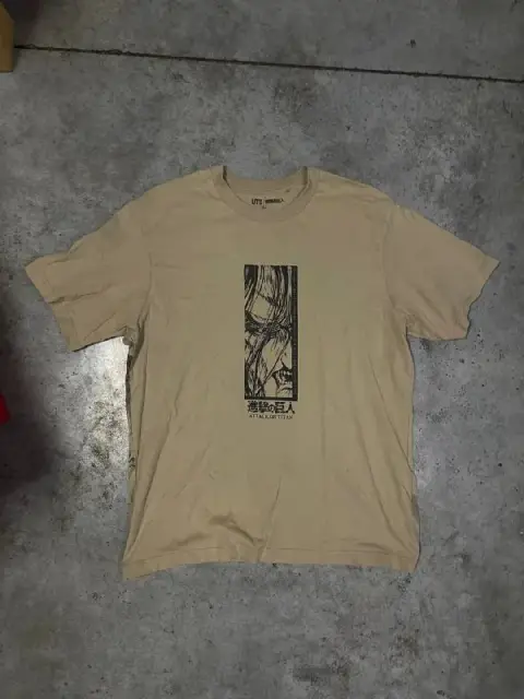 Футболка Uniqlo x Attack On Titans (Атака Титанов) — Тбилиси — 35 ₾