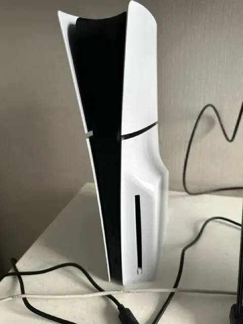 PS5 Disc edition полный комплект — Батуми — 1 800 ₾