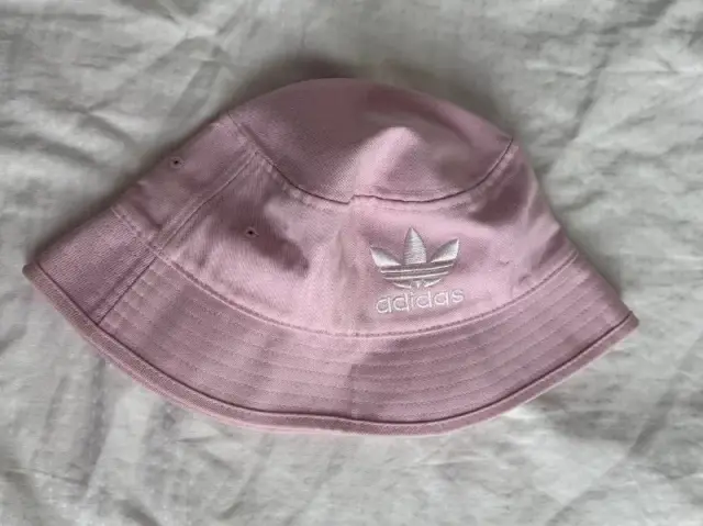 панама adidas. 30 лари — Батуми — 30 ₾