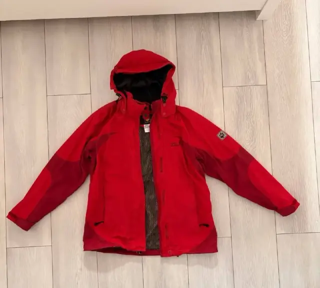 Куртка Jack Wolfskin, теплая, красная — Tbilisi — 40 ₾