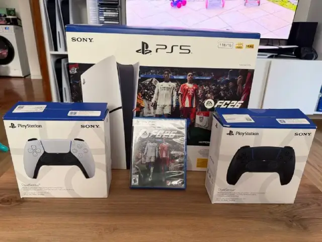 Продаю PlayStation 5 slim 1 ТБ FC 26 Edition +2 джойстика и диск 2000 лари на гарантии последняя рев — Батуми — 2 000 ₾