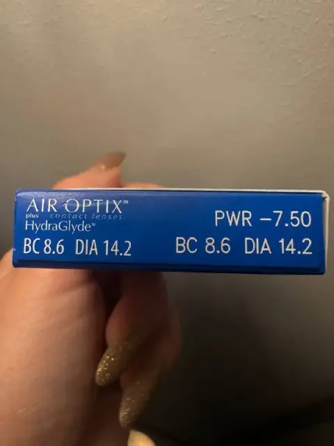 1) Линзы Alcon Air optix hydraglade — Батуми — 70 ₾