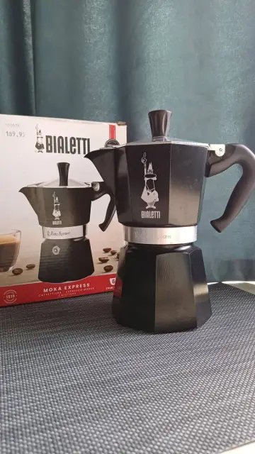 Гейзерная кофеварка Bialetti Moka Express 6 чашек — Батуми — 90 ₾